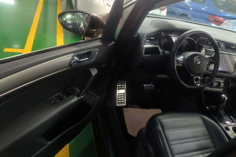 Used Volkswagen Touran 2016 Volkswagen Touran L 280TSI DSG Luxury Edition
