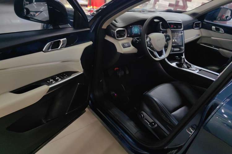 Used Lynk & Co 01 2017 2.0T Two-Wheel Drive Zhaopu Version
