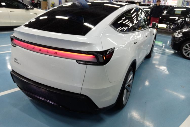 Used Tesla Model Y 2025 Rear-Wheel-Drive Version
