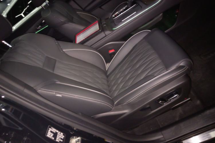 Used GAC Trumpchi GS8 2022 Linghang Series 2.0 TGDI Two-Wheel-Drive Luxury Smart Connectivity Version (7 Seats)
