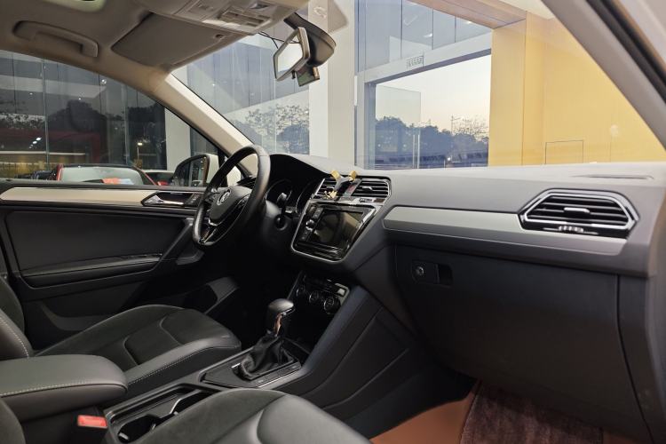 Used Volkswagen Tiguan L 2019 330TSI Automatic Two-Wheel Drive Panoramic Comfort Edition China V Standard
