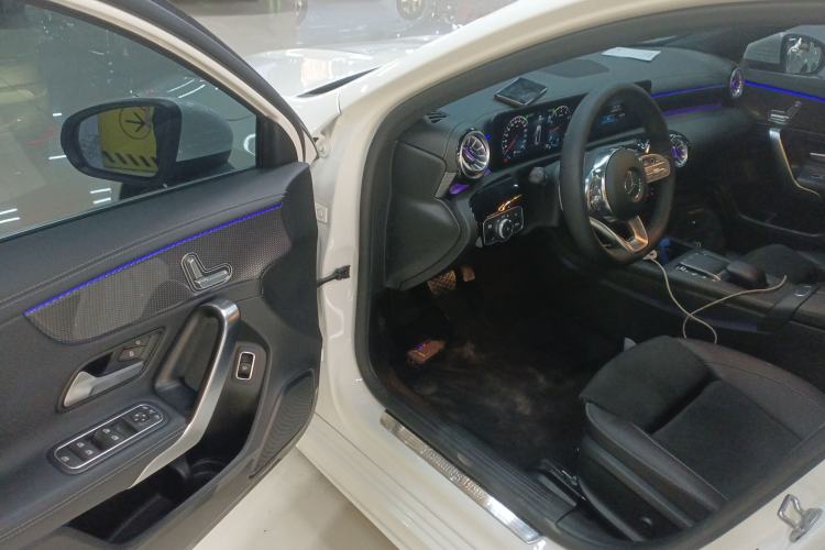 Used Mercedes-Benz A-Class 2022 Revised Version A 200 L Sport Sedan Fashionable Style
