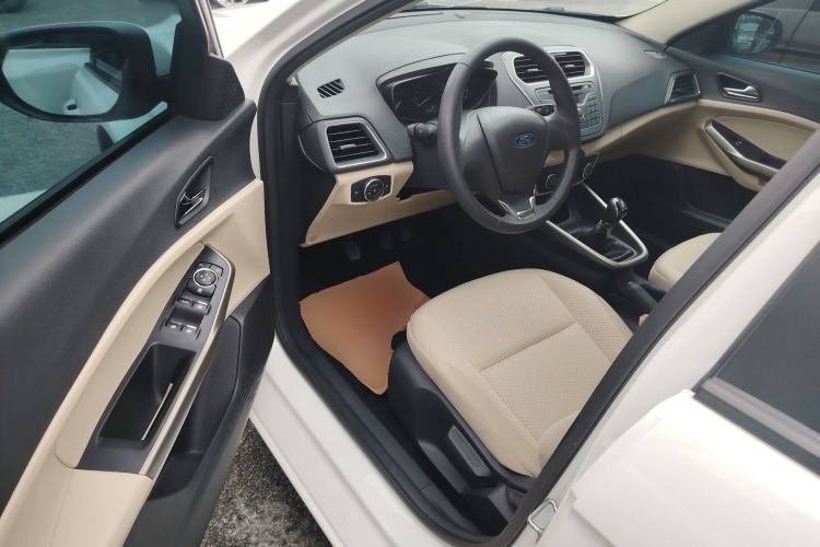 Used Ford Escort 2015 1.5L Manual Comfort Model
