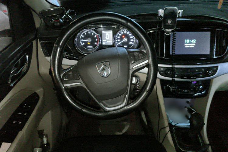 Used Baojun 730 2016 1.5T Manual Luxury Edition 7 Seats
