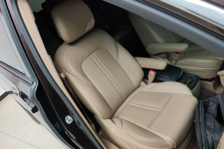 Used Buick GL8 2021 ES Landtrek 653T Luxury Model
