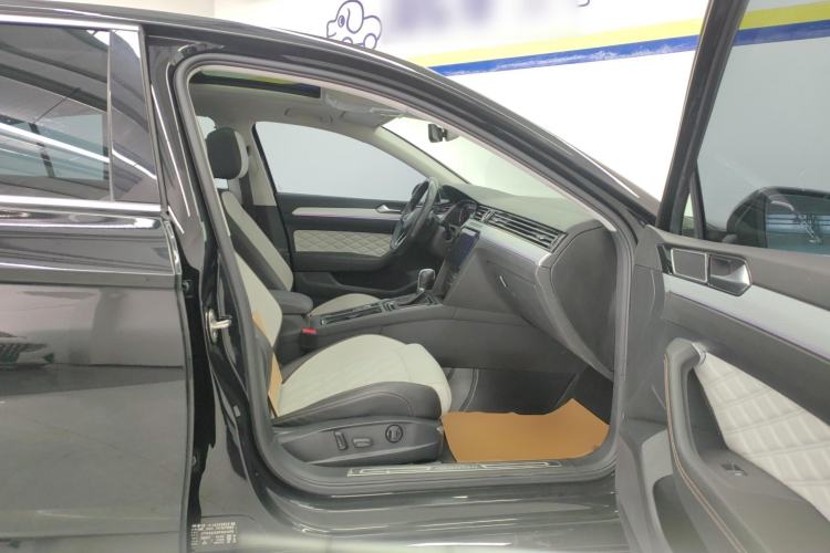 Used Volkswagen Magotan 2023 2 Million Units Commemorative Edition 330TSI DSG Luxury Version
