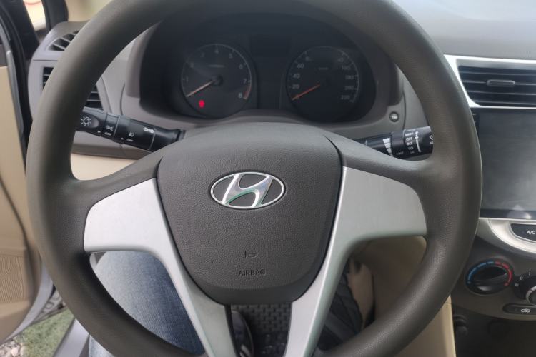 Used Hyundai Verna 2010 Sedan 1.4L Manual Comfort GS
