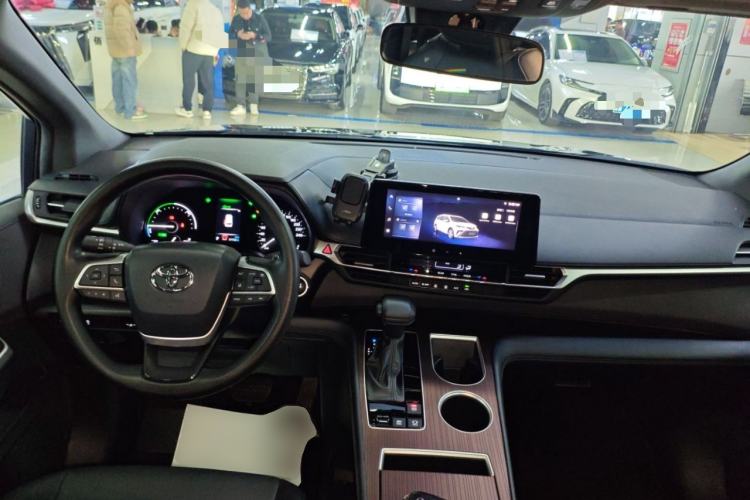 Used Toyota Granvia 2024 2.5L Hybrid Luxury Edition