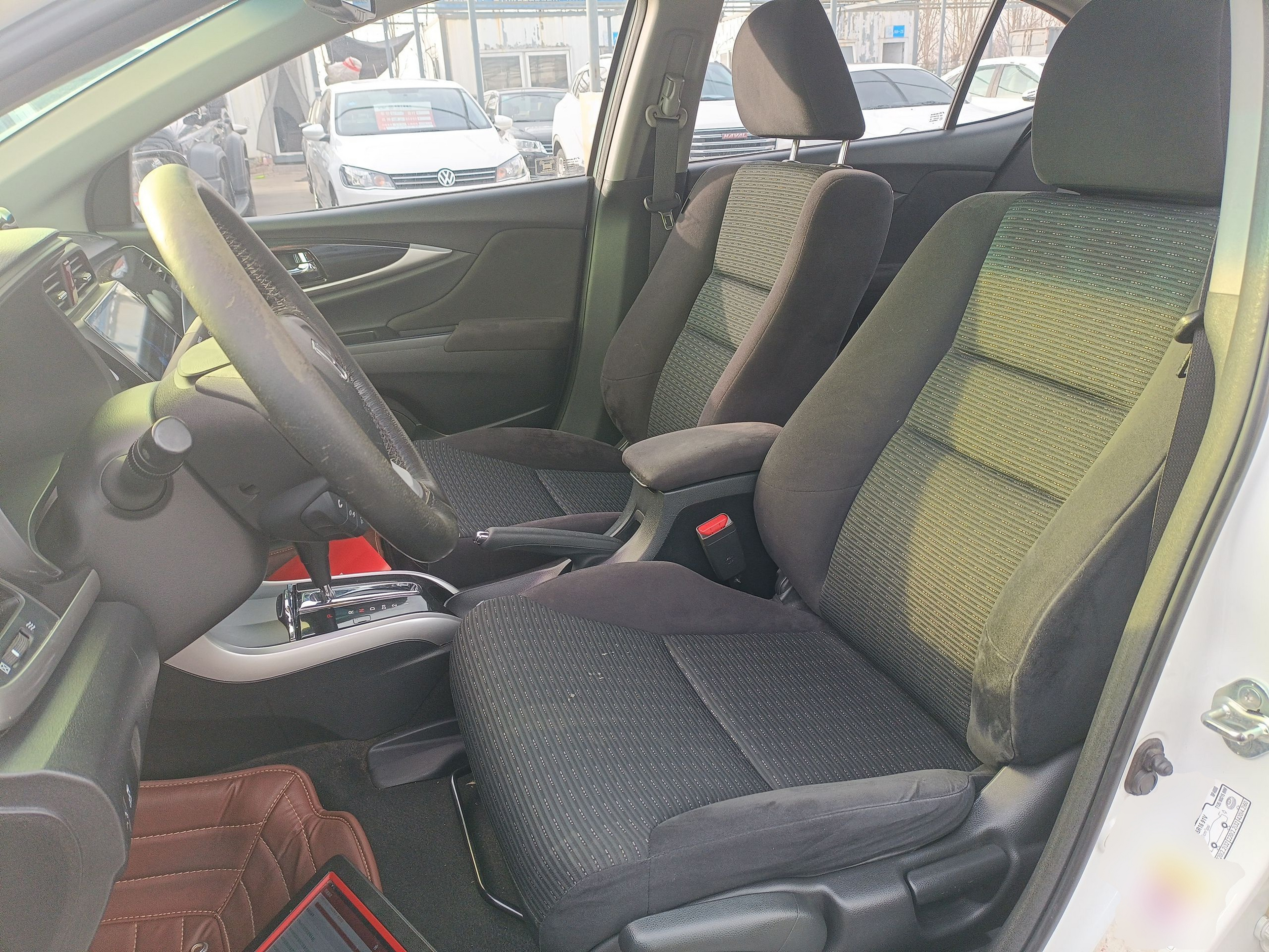 Переднее сиденье в автомобиле