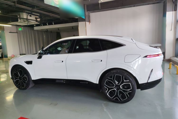 Used  11 2022 Long-Range Dual-Motor Luxury Edition 5 Seats
