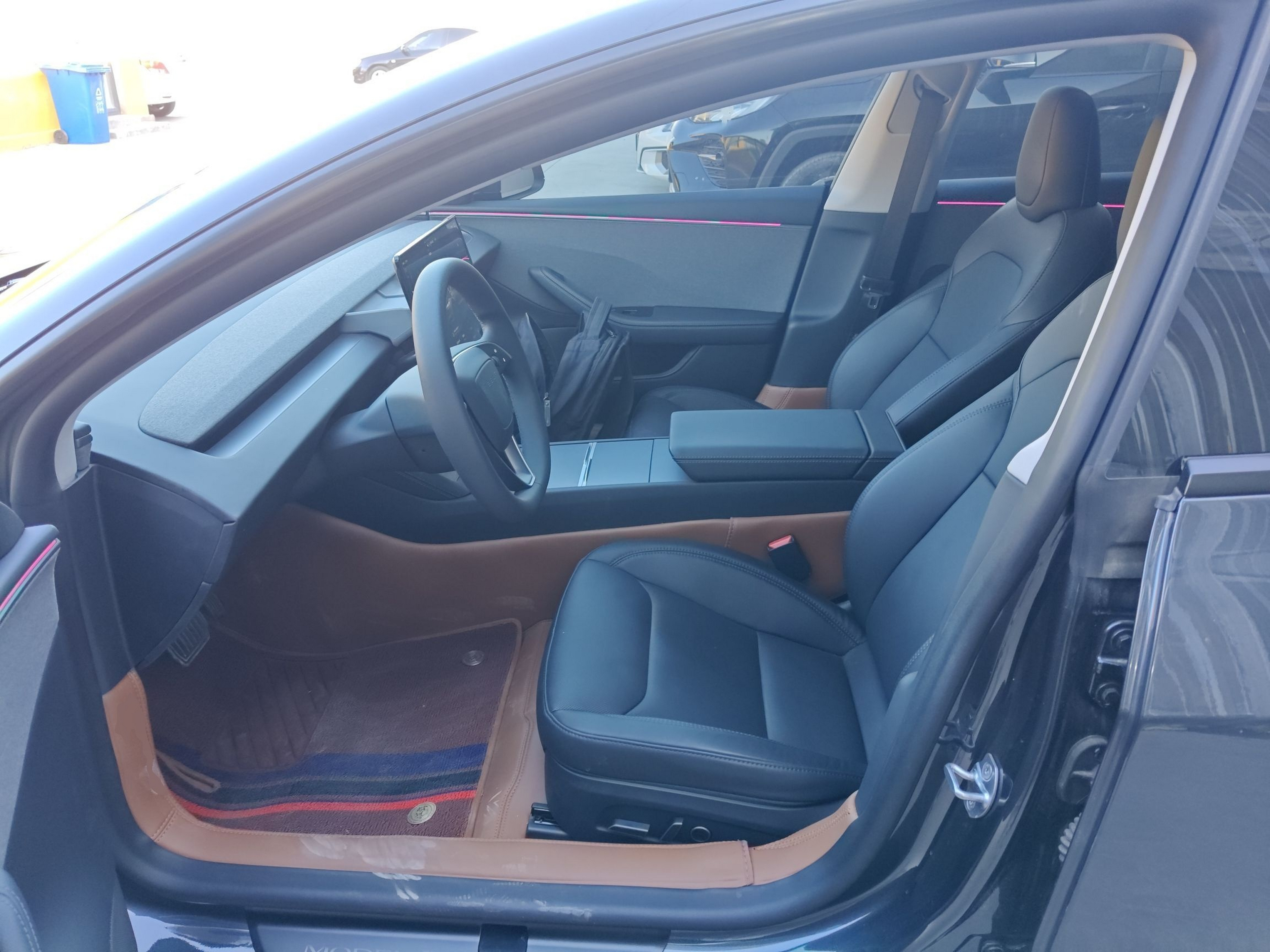 Переднее сиденье в автомобиле