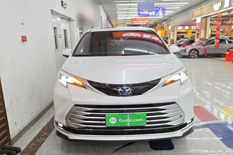 Used Toyota Sienna 2023 2.5L Hybrid Platinum Edition