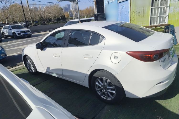 Used Mazda Mazda 3 Axela 2014 Sedan 1.5L Automatic Comfort Model
