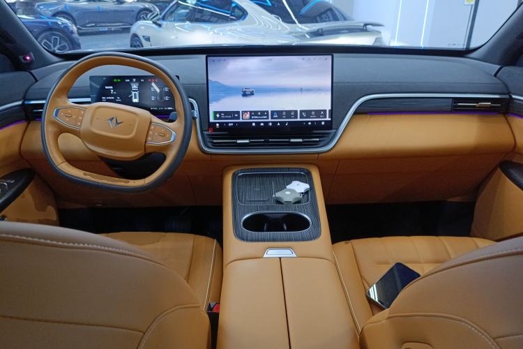 Used  eπ008 2024 210Max Range-Extended Version 6 Seats