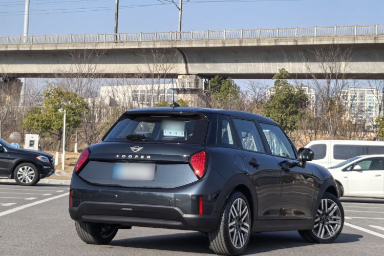 Used MINI MINI 2025 1.5T COOPER Classic Edition Five-Door Version
