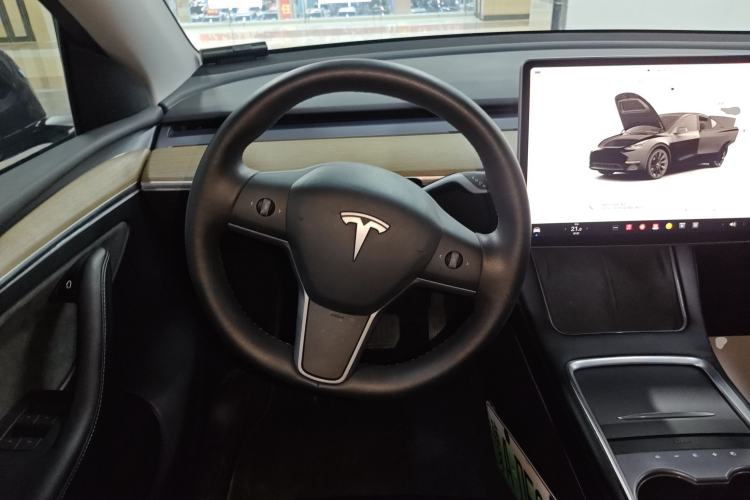 Used Tesla Model Y 2022 Long-Range All-Wheel-Drive Version

