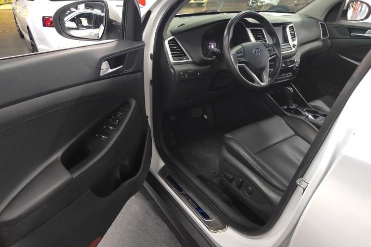 Used Hyundai Tucson 2018 1.6T Dual-Clutch Two-Wheel Drive 15th Anniversary Special Edition
