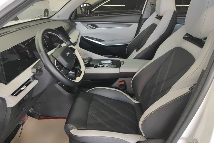 Used Changan CS75 PLUS 2023 3rd Generation 1.5T Automatic Prestige Model
