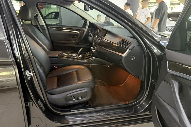 Used BMW 5 Series 2014 525Li Leading Model
