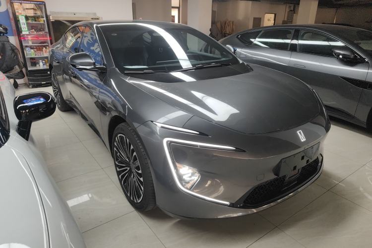 Used  12 2025 Ultra Extended-Range Edition