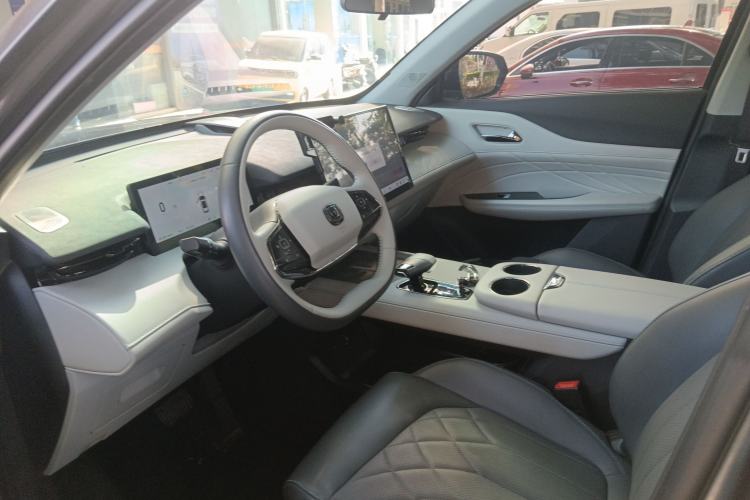 Used Changan UNI-Z New Energy 2024 Blue Whale Smart Electric iDD 125km Excellence Model
