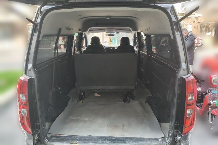 Used Jinbei Gold Hiace 2021 1.5L Passenger Van Travel Lion 6-Seater