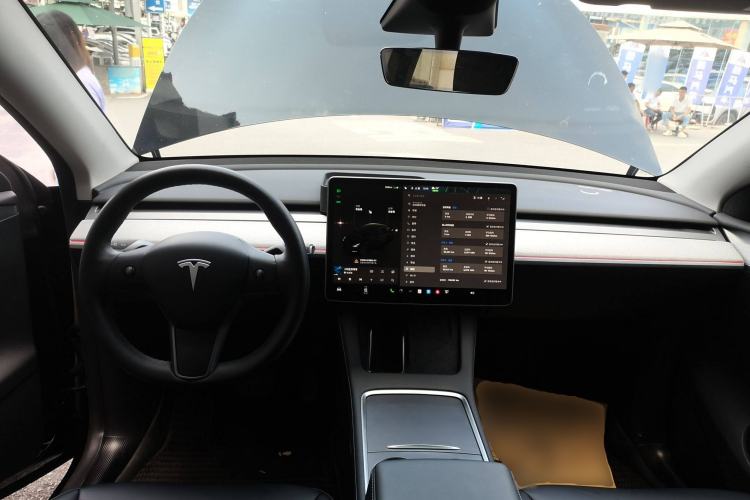 Used Tesla Model Y 2023 Long-Range All-Wheel-Drive Version
