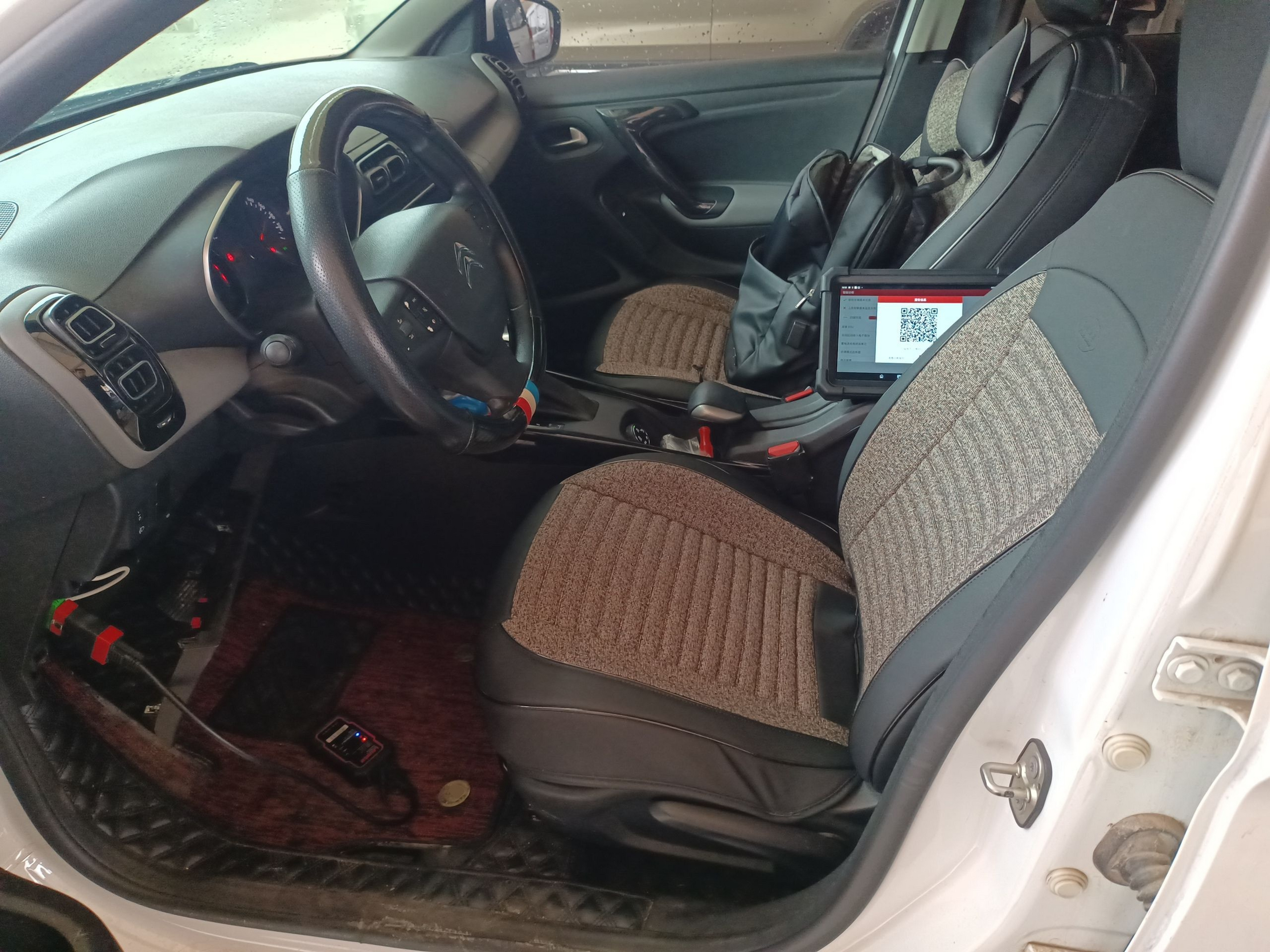 Переднее сиденье в автомобиле