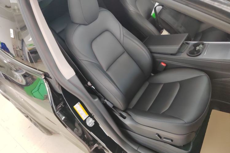 Used Tesla Model Y 2023 Rear-Wheel-Drive Version
