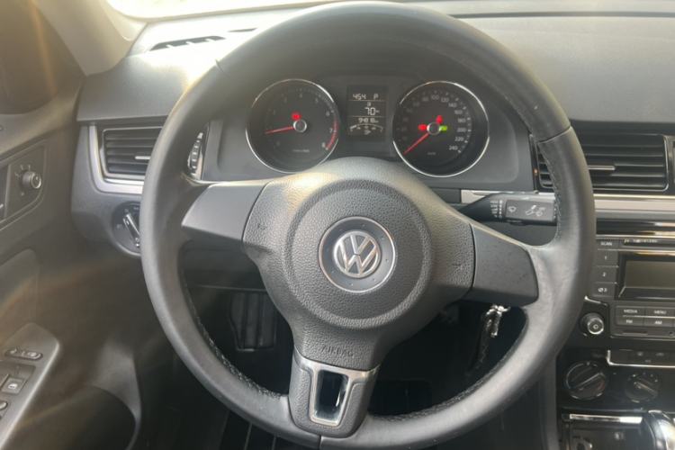 Used Volkswagen Bora 2015 Value Edition 1.6L Automatic Fashion Version
