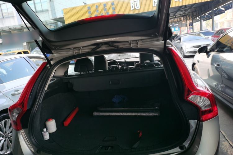 Used Volvo V60 2015 T5 Zhiyi Edition
