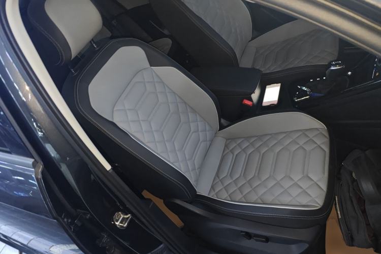 Used Volkswagen Tayron 2024 300TSI Two-Wheel-Drive Luxury Plus Advanced Version
