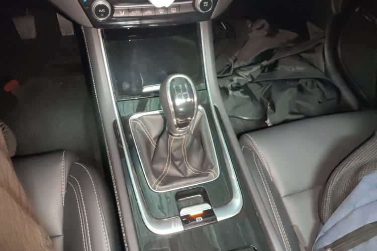 Used Changan Eado 2019 High-Energy Edition 1.6L GDI Manual Pioneer Model China VI Standard
