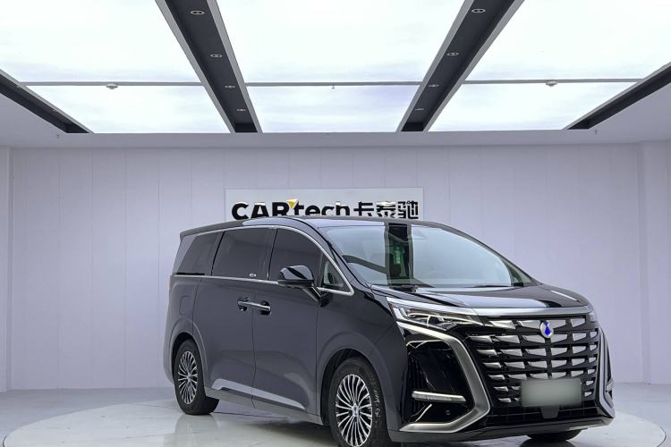 Used Denza D9 2022 DM-i 1040 Prestige Model
