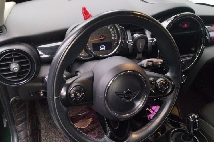 Used  MINI 2018 1.5T COOPER Classic Edition Five-Door Version
