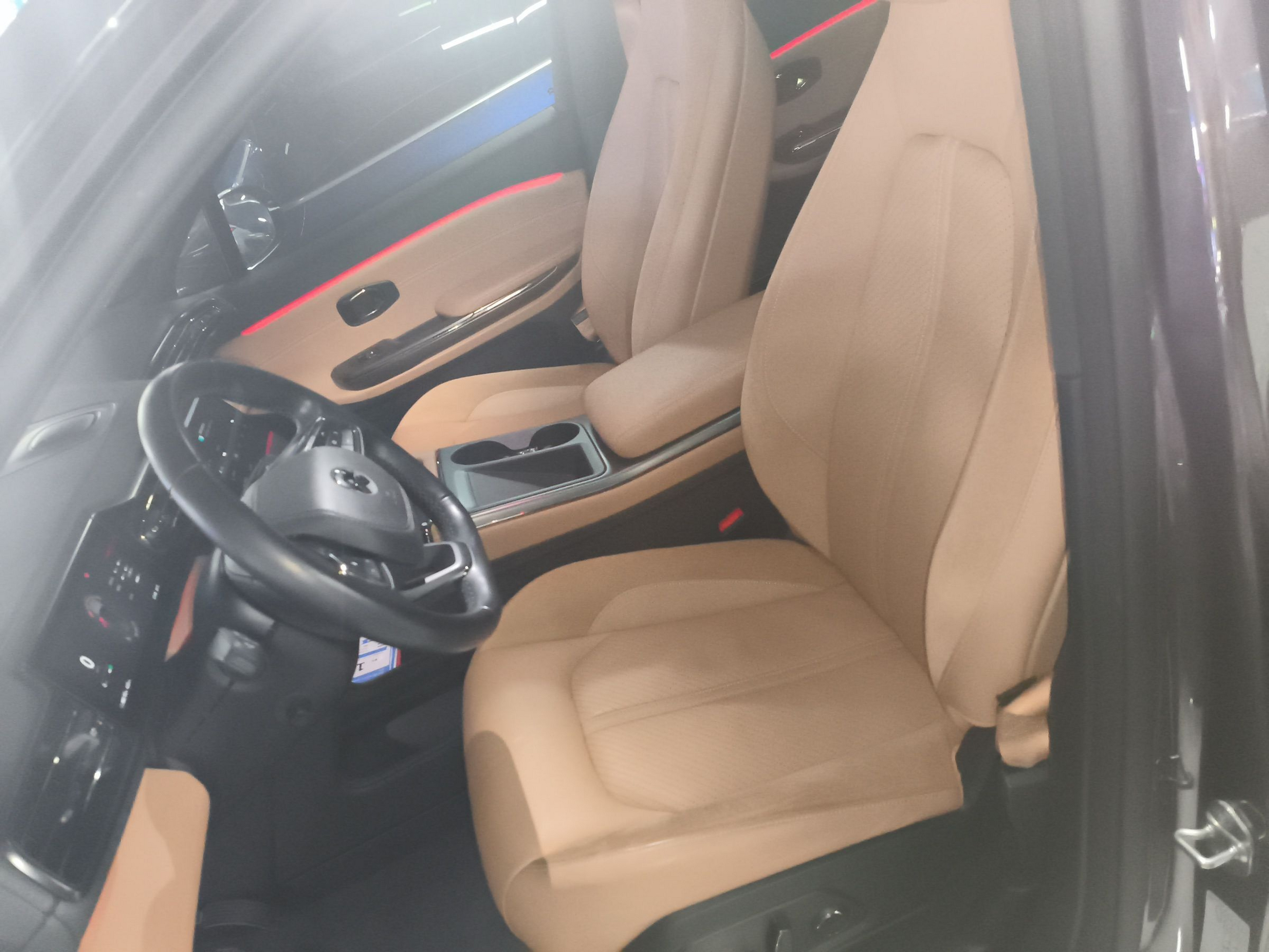 المقاعد الأمامية داخل السيارة