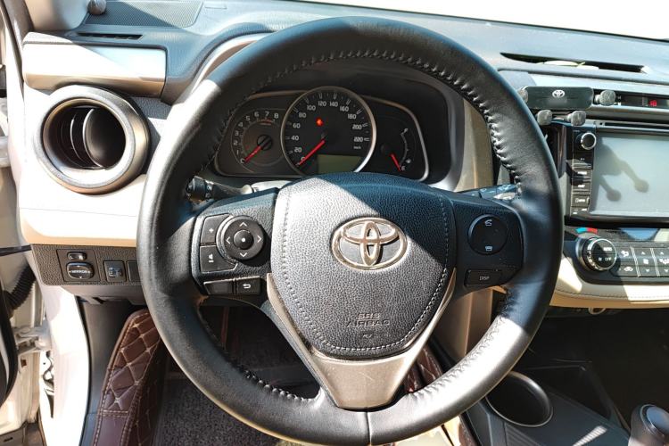 Used Toyota RAV4 2015 2.0L CVT Two-Wheel Drive Fashion Edition

