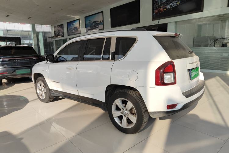 Used  Compass 2015 2.0L two-wheel drive sport version