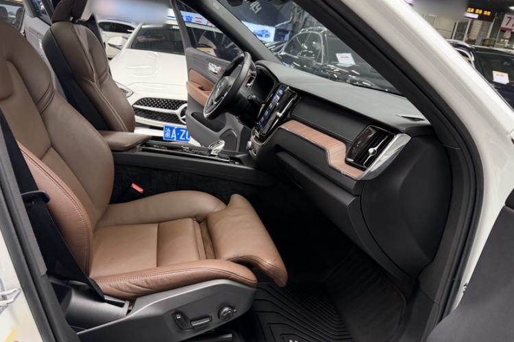 Used Volvo XC60 2022 B5 4x4 Smart Luxury Edition
