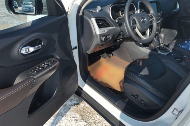 Used  Cherokee 2016 2.4L Leading Smart Version