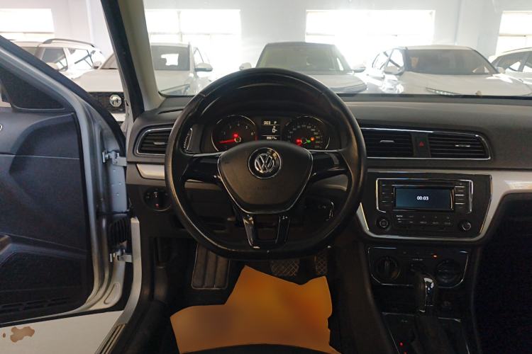 Used Volkswagen Lavida 2015 1.6L Automatic Comfort Edition
