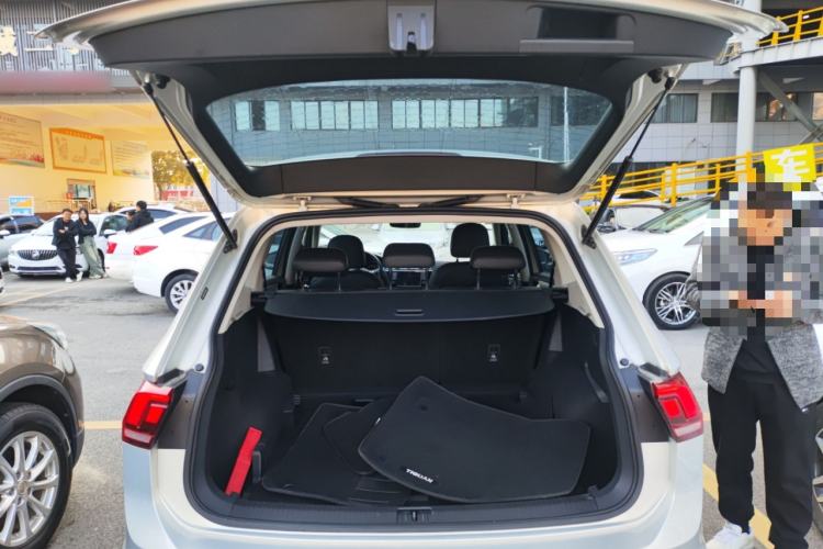 Used Volkswagen Tiguan L 2018 330TSI Automatic Two-Wheel Drive Luxury Edition
