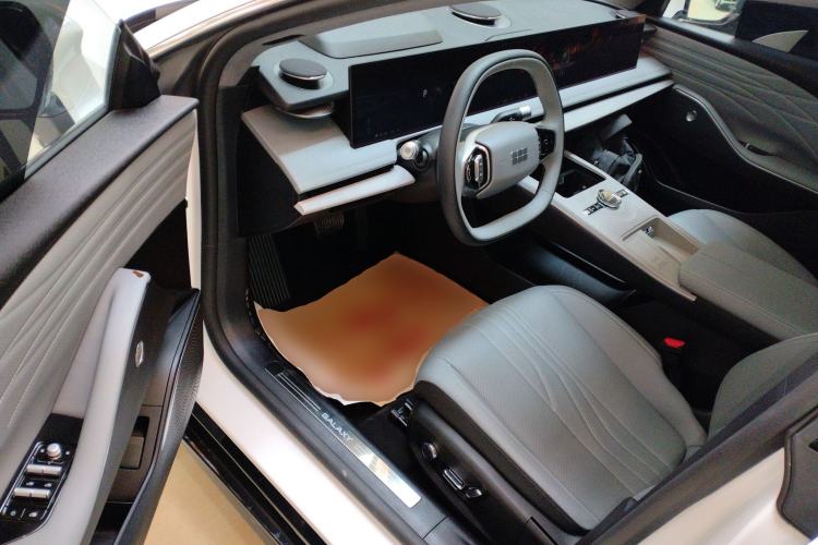 Used  E8 2024 550 km Range Rear-Drive MAX