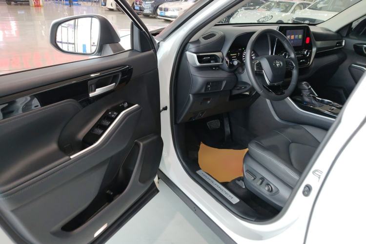 Used Toyota Highlander 2023 2.5L Smart Electric Hybrid Dual-Motor All-Wheel-Drive Luxury 7-Seater
