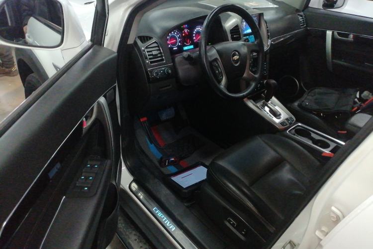 Used Chevrolet Captiva 2014 2.4L 4x4 Flagship Edition 7 Seats
