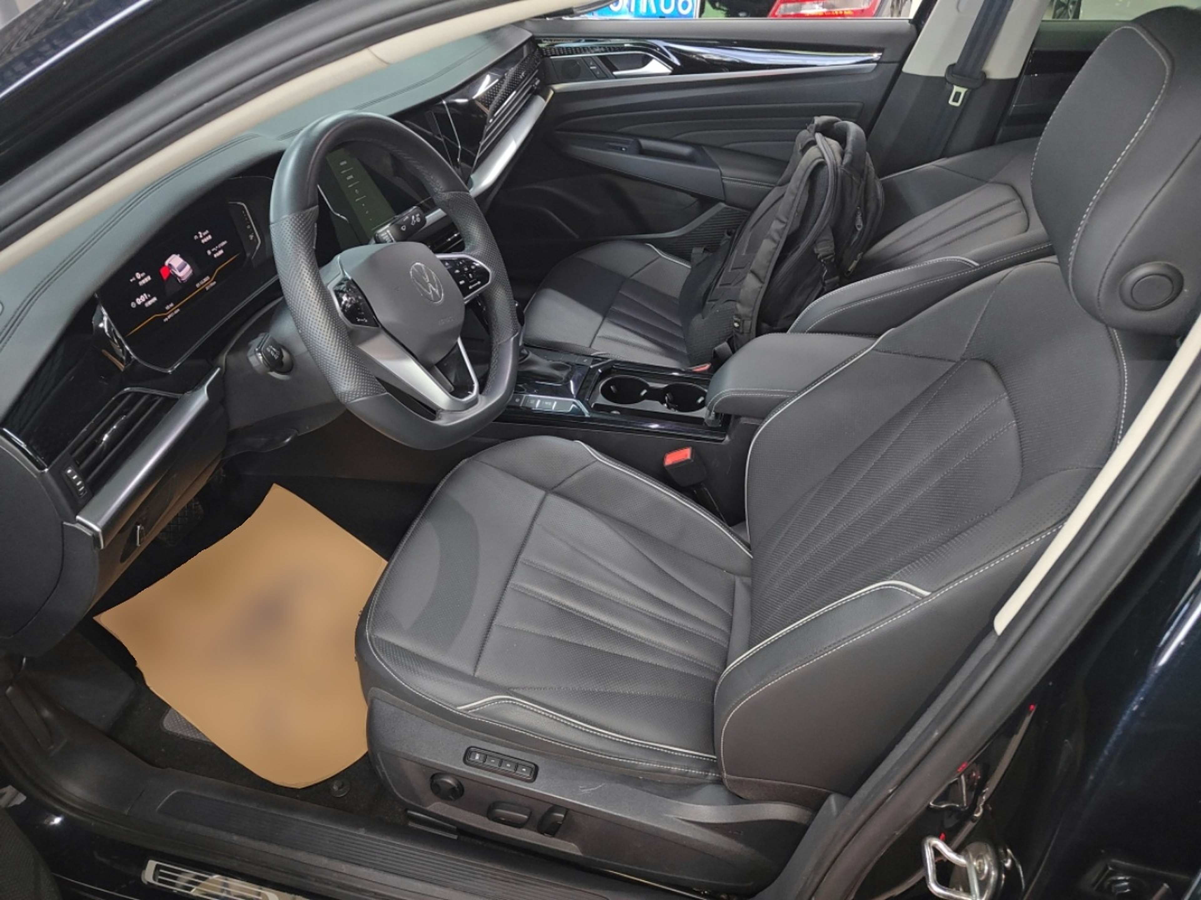 Переднее сиденье в автомобиле