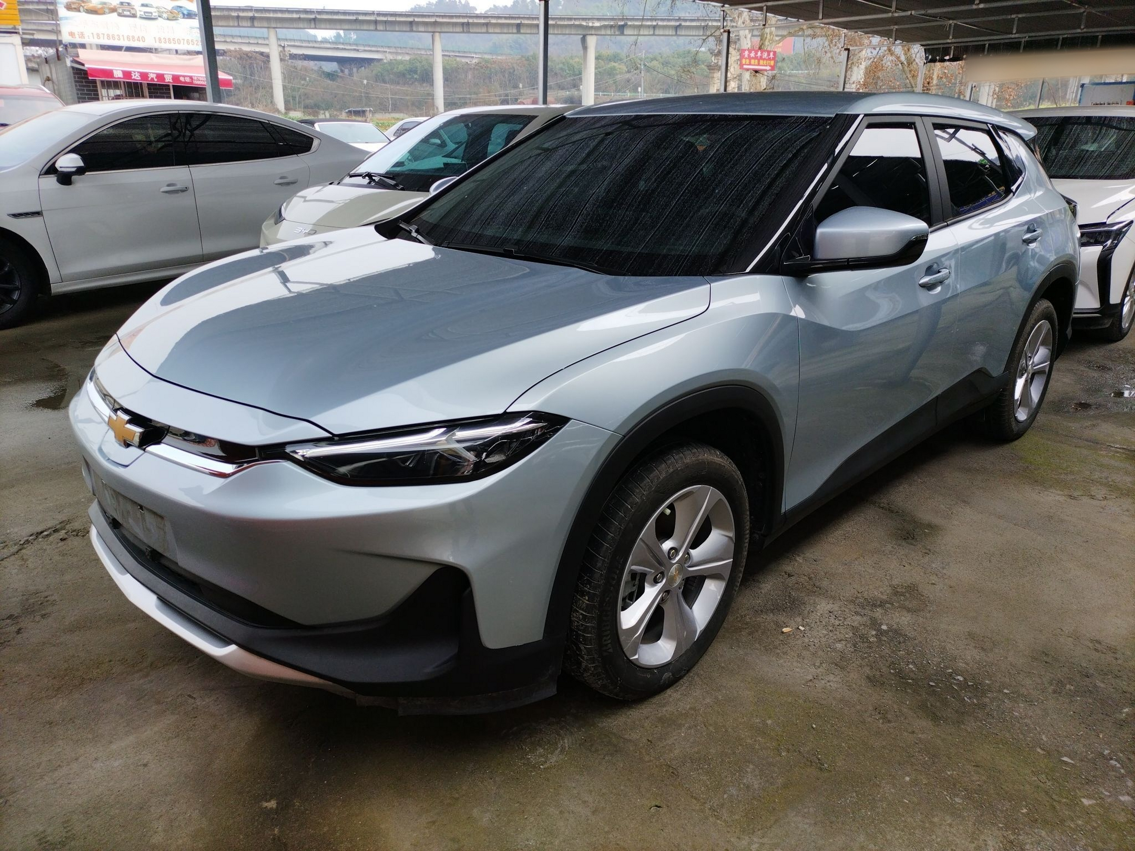 Под передней частью автомобиля