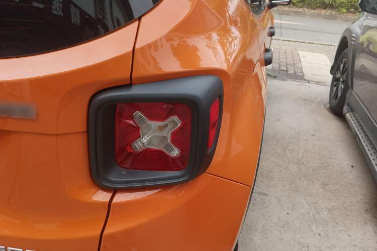 Used  Renegade 2017 180T Automatic Kinetic Edition+
