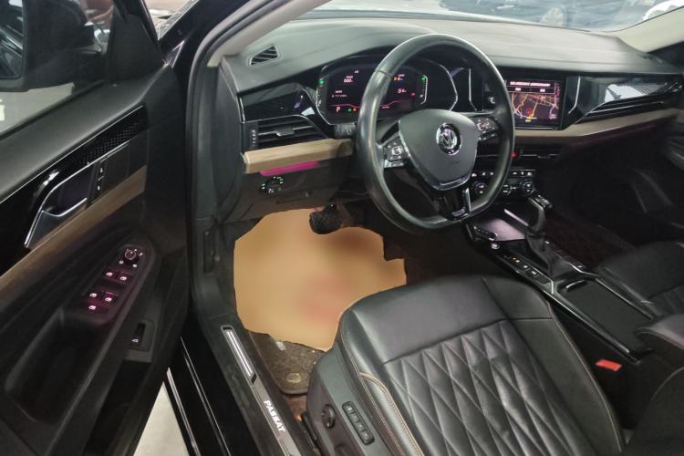 Used Volkswagen Passat 2019 330TSI Luxury Edition China VI Standard
