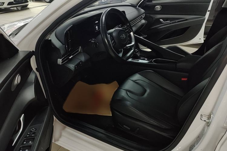 Used Hyundai Elantra 2021 1.5L CVT LUX Prestige Edition
